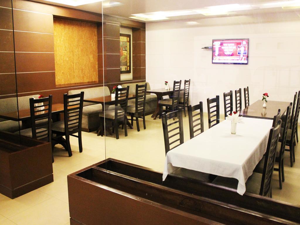 Oyo Premium Kaushambi Otel Indirapuram Dış mekan fotoğraf