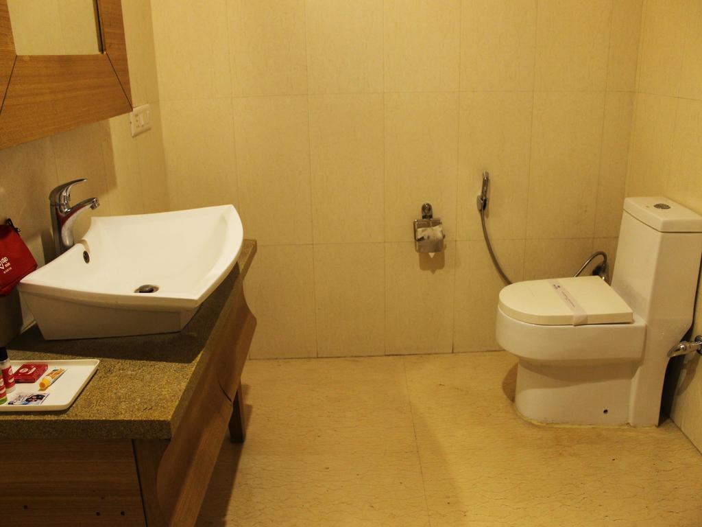 Oyo Premium Kaushambi Otel Indirapuram Dış mekan fotoğraf
